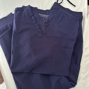 Mandala men’s scrub set
- medium 3 pocket top
- medium cargo jogger pants